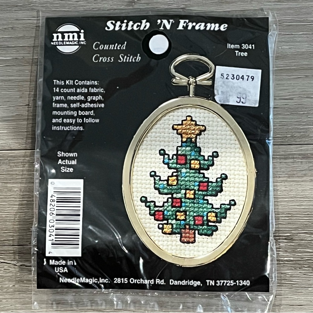 NWT Set of 2 NeedleMagic Inc Holiday Stitch ‘N Frame Counted Cross Stitch Kits - Picture 9 of 13